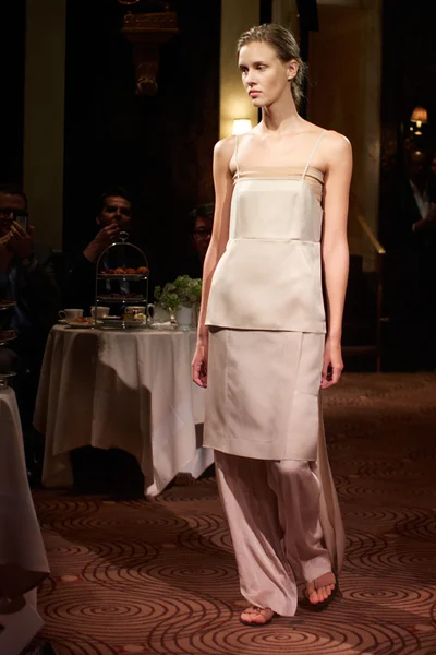 Look 12